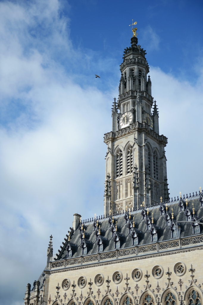 Beffroi d’Arras. Place des Héros d'Arras.