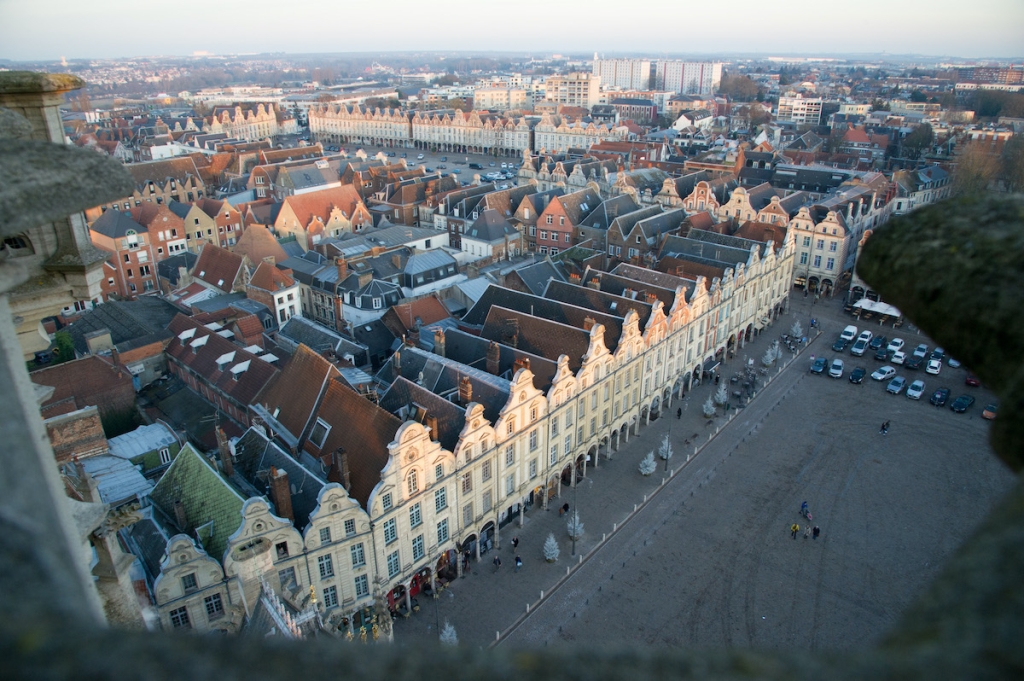 Beffroi d’Arras. Place des Héros d'Arras.